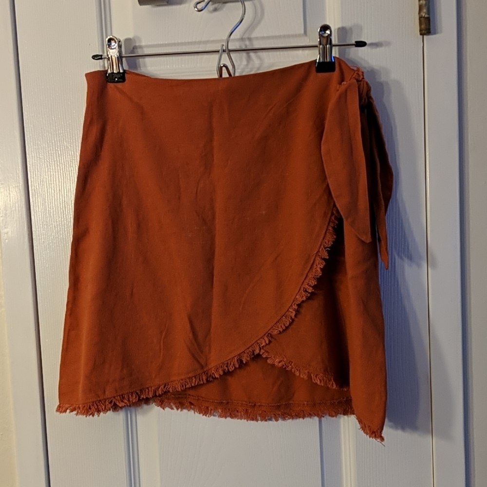 Cute skirt - size 8 but fits like a 2 - never worn